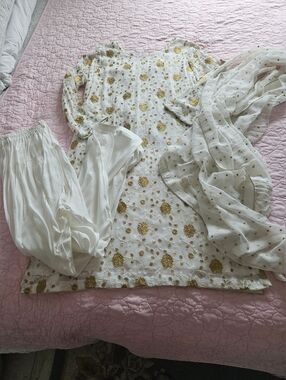 Exquisite Womens Indian Kurta Set